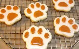 paw print cookie