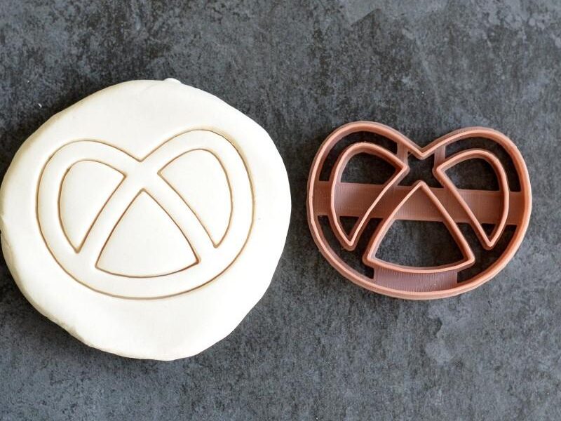 pretzel cookie cutter